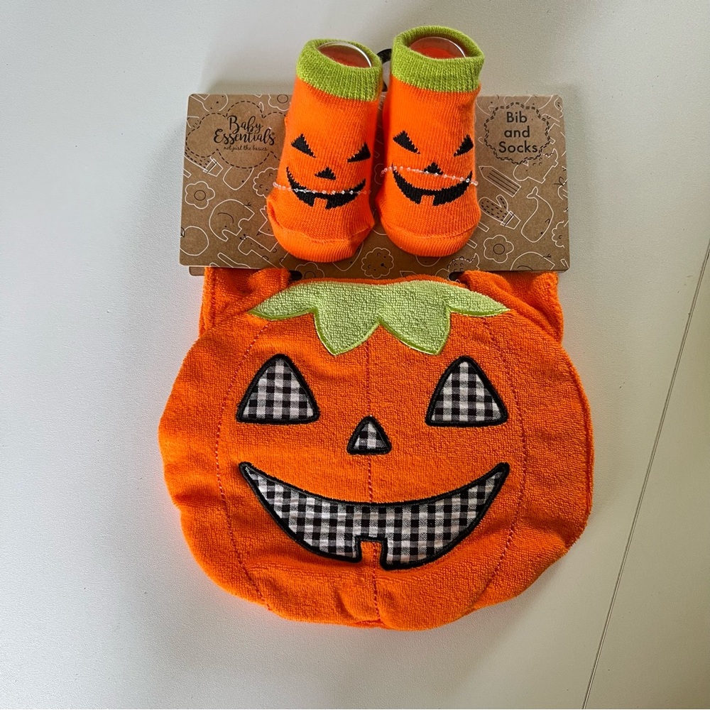 Baby Essentials Halloween Embroidered Bib & Booties NWT Sz 0-6 mon